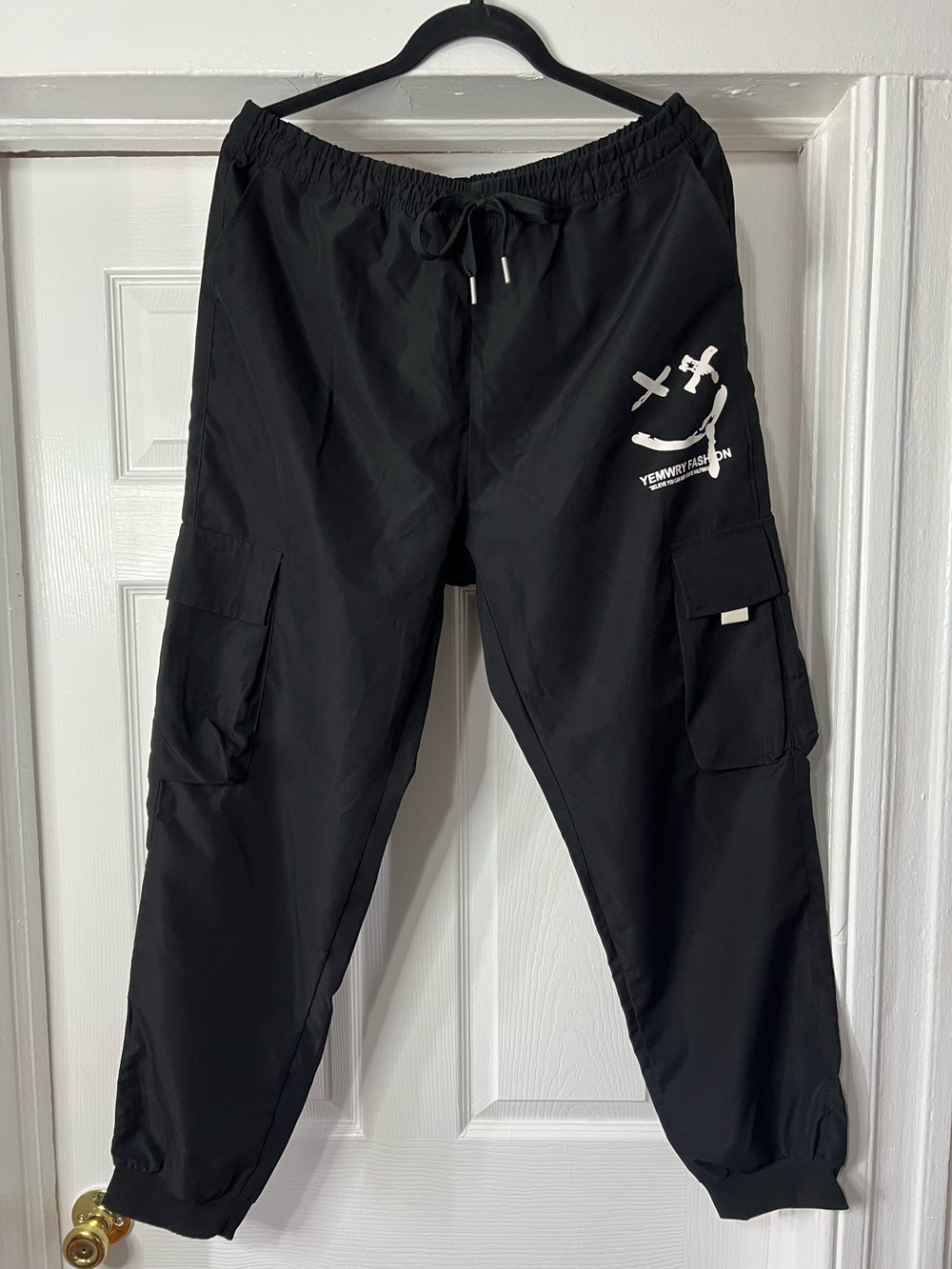 Black Men's Cargo Jogger Pants with Graphic Accent size L